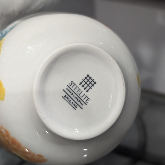 Vibrant Ceramic Bowl with Blue Rim - Picture 6 of 7